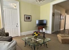 Historic and Elegant - Maysville - Living room