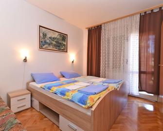 Apartments Josip 74 - Pula - Habitació