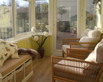 Pretty cottage studio set in lovely countryside close to the Heritage coast - Halesworth - Living room