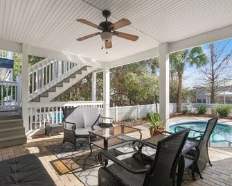 Sugar Sand Retreat 3-bed, 2-bath Beach Getaway With Private Pool, Sleeps 8! - Santa Rosa Beach - Ban công