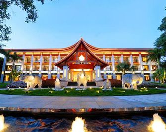 New Tai Garden Holiday Hotel - Xishuangbanna - Gebouw