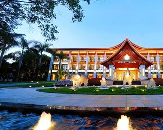 New Tai Garden Holiday Hotel - Xishuangbanna - Edificio
