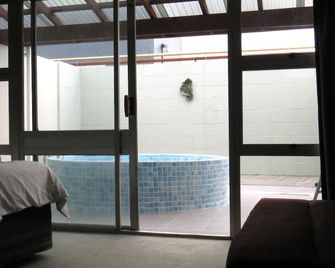 Kuirau Park Motor Lodge - Rotorua - Pool