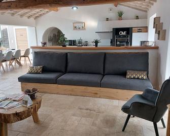 Gite Bois-de-Céné, 4 bedrooms, 11 persons - Bois-de-Cené - Sala de estar