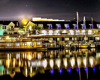 Old Harbor Inn - South Haven - Edificio