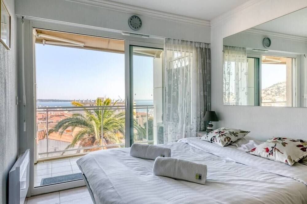 Immogroom - Sea View - Swimming Pool - Terrace- Clim - كان - غرفة نوم