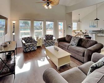 Sol Searcher - Port Aransas - Living room