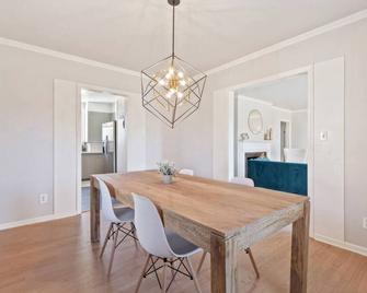 Tulsa Vintage Chic Cottage - King Bed Expo, Tu, Dtwn - Tulsa - Dining room