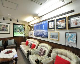 Hakuba Yamano Hotel - Hakuba - Living room