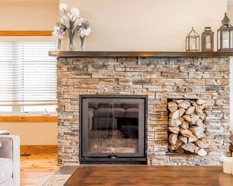 Muskoka Lakeshore Cottage Bliss - Gravenhurst