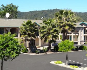 Cloverdale Wine Country Inn & Suites - Cloverdale - Building