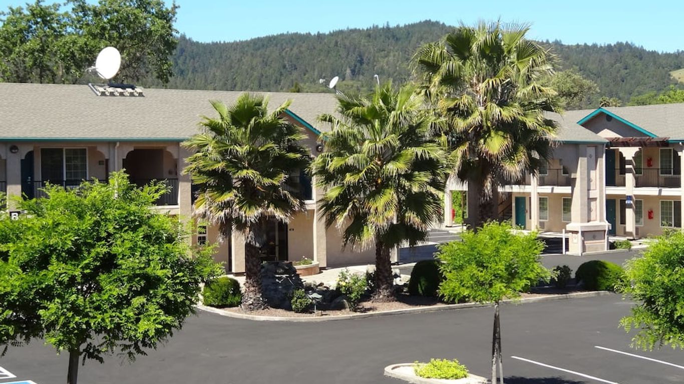 Cloverdale Wine Country Inn & Suites