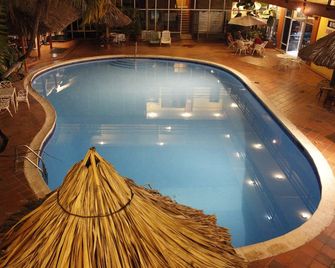 Gran Hotel Paris - La Ceiba - Pool