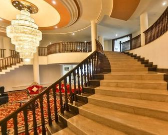 Spectrum Resort & Spa, Udaipur - Udaipur - Escaleras