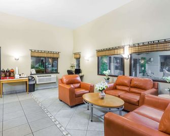 Super 8 by Wyndham Grants Pass - Grants Pass - Wohnzimmer
