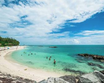 Sundown Refuge By Avantstay Great Location W Patio Outdoor Dining Bbq Shared Pool Week Long Stays - Cayo Hueso - Playa