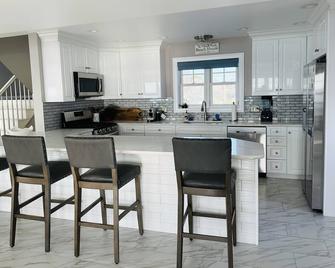 Large Waterfront Modern Beach House - East Haven - Кухня