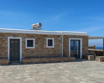 Moniasma Rustic Stone House in Folegandros - Ano Meria - Edificio