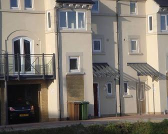 Peterborough, Hampton Vale Lakeside En-Suite Large Double bedroom with great modern facilities - Peterborough - Building