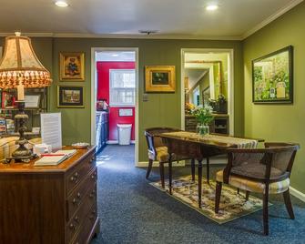 Studio Home, Walk To Downtown Franklin, Pets, Big Yard & Operated By Locals - Franklin - Dining room