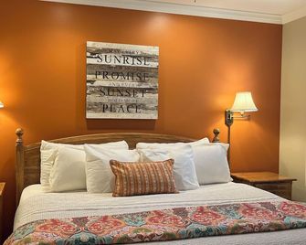 Seven Oaks Inn - Lake Geneva - Schlafzimmer