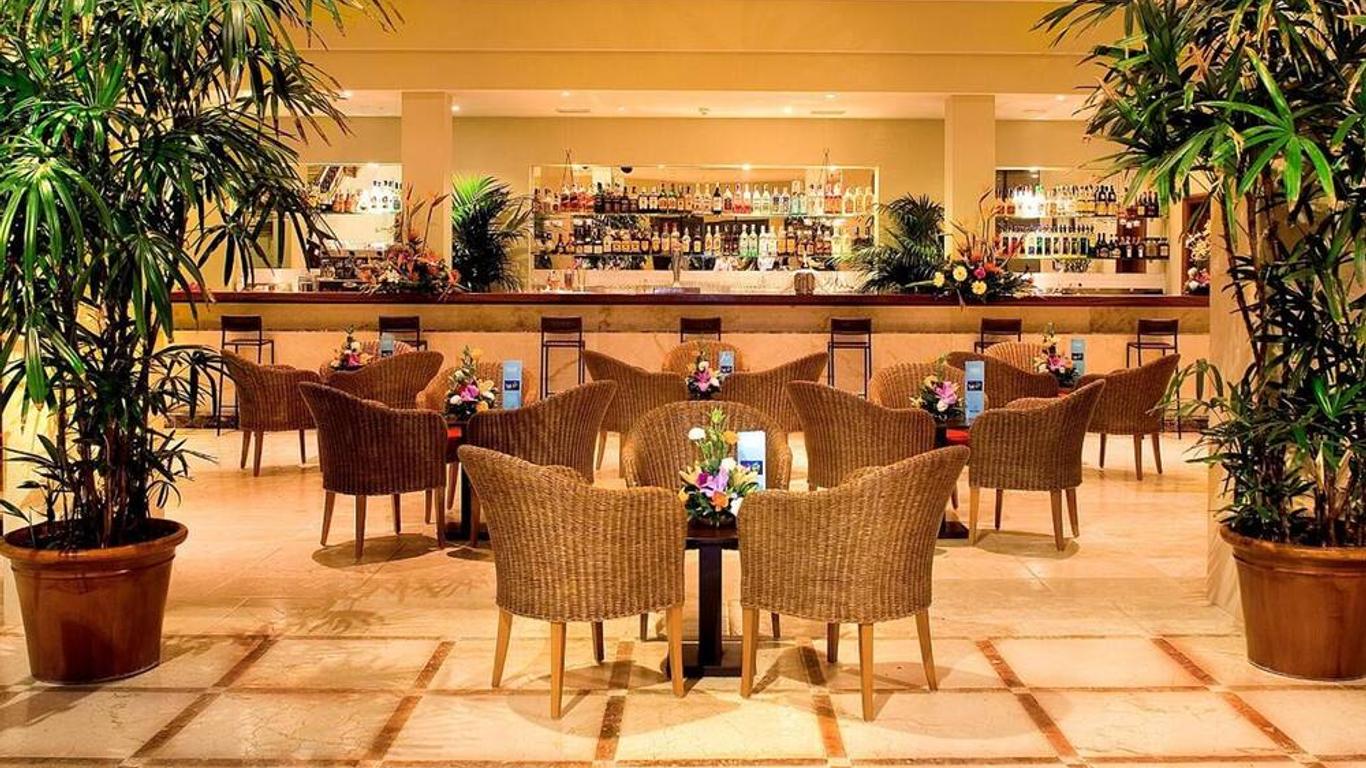 Hotel Las Olas