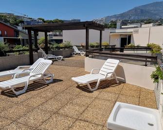Studio in Swimming Pool and Solarium Residence, 5 min From the Beaches - Roquebrune-Cap-Martin - Patio