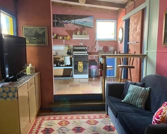 The Cabin -self contained in the heart of Cowes - Cowes