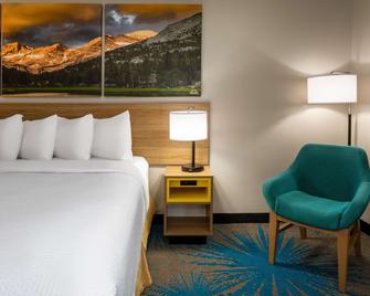 Days Inn & Suites by Wyndham Denver International Airport - Denver - Bedroom