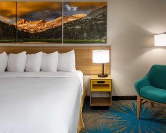 Days Inn & Suites by Wyndham Denver International Airport - Denver - Habitación