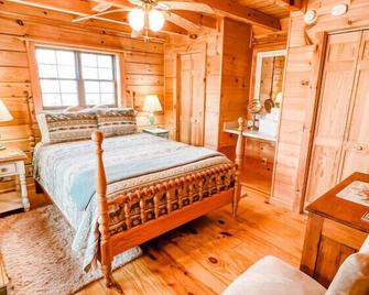 Log Cabin Retreat In the Blue Ridge Mountains. - Hillsville