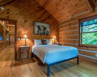 Grand Vista Lodge - West Jefferson - Bedroom