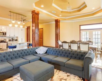 Easy Dtwn Nola Commute! Elegant Home W/ Yard - Nueva Orleans - Sala de estar