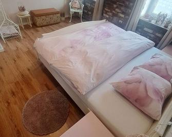 ländlich & gemütlich in Raeren mit 2 Schlafzimmern - Raeren - Habitación
