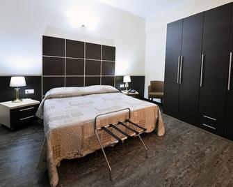 Hotel Ferrari - Chiavari - Bedroom