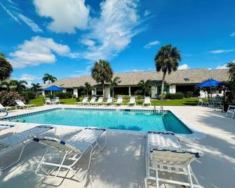 Ft Myers Cinnamon Cove - 2 Bed 2 Bath Pool Villa Professionally Renovated. - Iona - Piscina