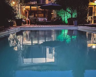 Renovated Provençal farmhouse in a quiet environment, with pool - Sainte-Cécile-les-Vignes - Zwembad