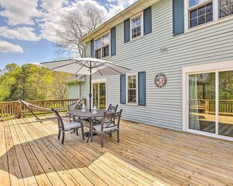 Chic Nashville-Area Retreat w/ Private Pool! - Kingston Springs - Balcón