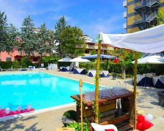 Residence Club le Nazioni - Montesilvano - Pool