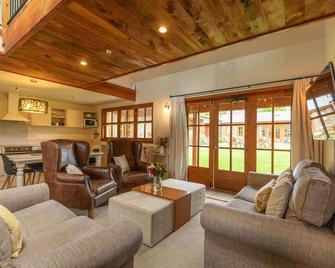 Wanaka Homestead Lodge & Cottages - Wanaka - Sala de estar