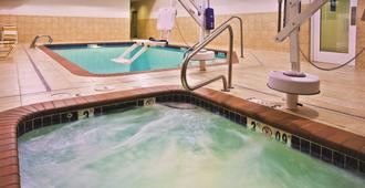 La Quinta Inn & Suites Bellingham - Bellingham - Zwembad