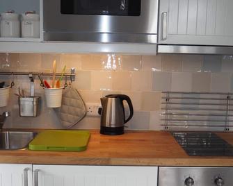 Light airy studio conversion - Pulborough - Kitchen