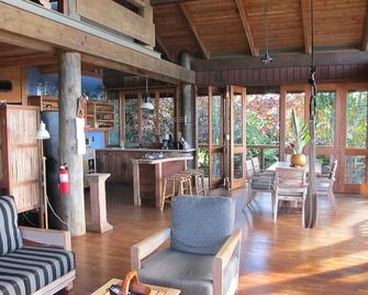 Mountain to Ocean Views Pole House @ Maui Adventure Villa - Haiku-Pauwela - Living room