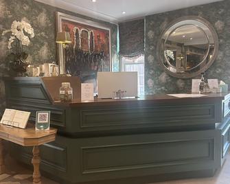 Moorhill House Bed & Breakfast - Ringwood