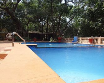 Ashok Hotel - Matheran - Pool