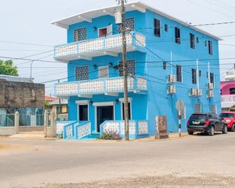 Barana Hotel - Dangriga - Gebouw