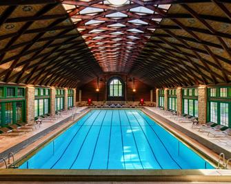 Fairmont Le Chateau Montebello - Montebello - Pool