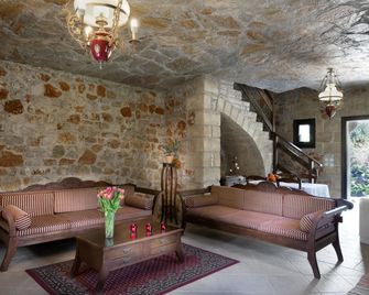 Klymeni Traditional Homes - נפפיליון - סלון