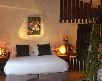 L'Hôtel Le Cheval Noir - Moret-Loing-et-Orvanne - Sala de estar