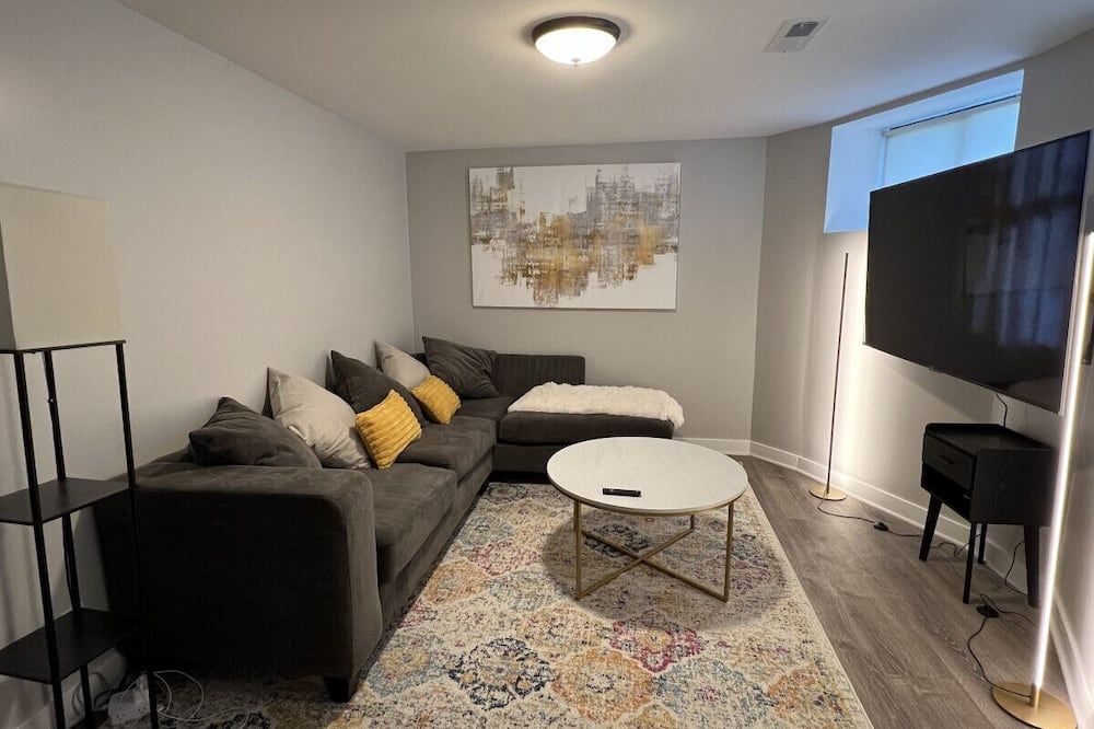 Modern 3 Bedroom Close to Downtown Chica - שיקאגו - סלון